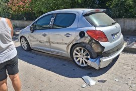 İş Makinesi 7 Araca Çarptı, Şans Eseri Yaralanan Olmadı