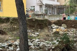 Milas’ta Yıllardır Süren Sorun Çözüldü: Cami ve Okul Duvarı Yenilendi