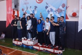 Taekwondocu minikler madalyalar kazandı