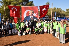 Çamovalı Mahallesi'nde Fidanlar ve Tohumlar Toprakla Buluştu