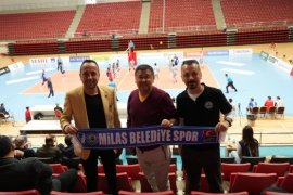 Milas Belediyespor’dan Efeler Ligi yolunda önemli başarı  Voleybolcularımız play-off’da final müsabakalarına katılmaya hak kazandı..