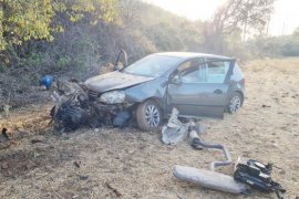 Otomobilin sürücüsü, kaza yerinde can verdi  