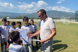 Minik Sporcular Yaz Futbol Okulu’nu Başarıyla Tamamladı