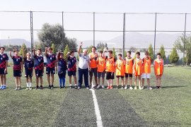 Cumhuriyet Şenlikleri Futbol Turnuvası Final Maçları Oynanıyor