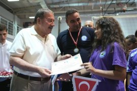 Babalar Günü’nde Coşkulu Voleybol Ve Basketbol Maçı