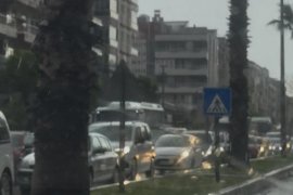 Milas Sağanak Yağışa Teslim Oldu: Trafik Durma Noktasına Geldi