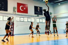 Genç ve yıldız kızlar voleybol takımları antren maçı yaptı