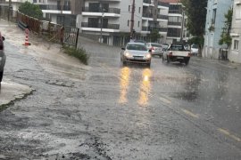 Milas Sağanak Yağışa Teslim Oldu: Trafik Durma Noktasına Geldi