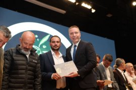 Milaslı Üreticilerden Zeytinyağında Büyük Başarı: TARİŞ’e Çifte Ödül!
