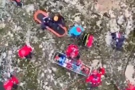 Dağlık Arazide Yaralanan Yürüyüşçü Jandarma Helikopteriyle Tahliye Edildi