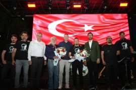 FENER ALAYI, PUSULA VE GENÇLİK KONSERİYLE COŞKULU BAYRAM KUTLAMASI