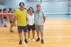 Genç ve yıldız kızlar voleybol takımları antren maçı yaptı