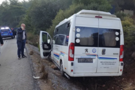 Yolcu Minibüsü Şarampole Devrildi