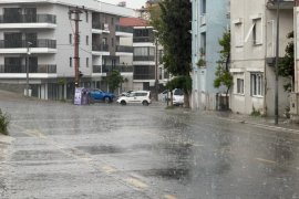 Milas Sağanak Yağışa Teslim Oldu: Trafik Durma Noktasına Geldi
