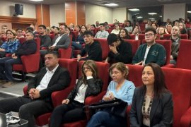 Ekran kullanımı ile siber zorbalığın etkileri ele alındı