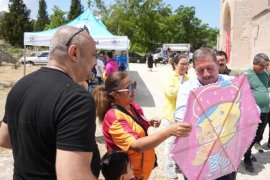 Beçin Kalesi'nin Taş Duvarlarında Çocuk Kahkahaları Yankılandı