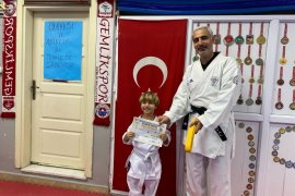 Karate Sınavında Genç Sporcuların Başarısı