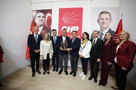 ‘Toprağımızı Vermiyoruz’ Mitinginde Özgür Özel’den Anayasa Mahkemesi’ne Çağrı