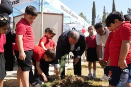 İlköğretim Haftası’nda Protokole Miniklerden Büyük İlgi