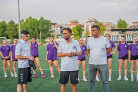 Voleybolun Genç Yetenekleri Stadyumda Ter Döktü