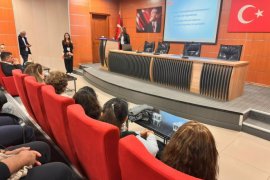 Ekran kullanımı ile siber zorbalığın etkileri ele alındı