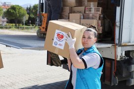 Büyükşehir “Gıda ve Hijyen Paketi” dağıtımına başladı