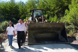 MİLAS BELEDİYESİ’NİN YOL YAPIM ÇALIŞMALARI SÜRÜYOR..