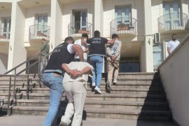 Uyuşturucu, Silah ve Yüklü Miktarda Para Operasyonla Ele Geçirildi