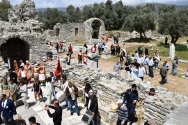 Turizm Haftası Kutlamaları Hermias ile Yunus Efsanesi Işığında Tarihi Şehirde Sona Erdi