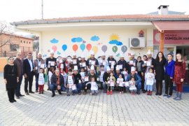 Sütün hikâyesini deneyimleyen öğrenciler babalarıyla yoğurt yaptı