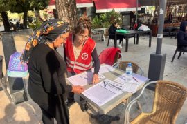 Okullarda Ücretsiz Yemek İçin İmza Topladılar