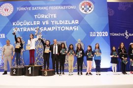 Satranç şampiyonasından başarıyla döndüler