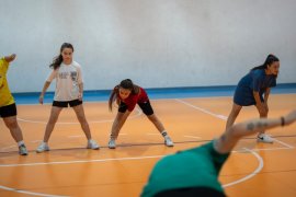 Yıldız Kızlar Salon Futbolu İle Tanıştı