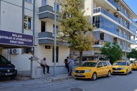Milas'ta Şoförler Oda Binasında Güncelleme Kuyruğu