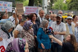 Muhtarlara Karşı Tek Başına Cephede: Aza Hörü Ölmez’in Onurlu Direnişi