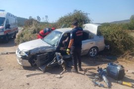 Trafik Kazası: 2 Otomobil Çarpıştı, 3 Yaralı