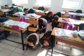 23 bin öğrenci eş zamanlı deprem tatbikatı yaptı