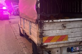 Vatandaşlar Gözlerine İnanamadı: Araç Apartman Duvarını Yıktı