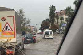 NİHAYET YAĞDI!.. ​​​​​​​Fırtına pek çok ev ve ağaca zarar verdi..