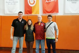 Galatasaray voleybol okulu antrenmanına katıldılar