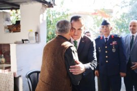 Milaslı Şehidin Şehitlik Beratı Gözyaşlarıyla Takdim Edildi