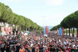 ‘Toprağımızı Vermiyoruz’ Mitinginde Özgür Özel’den Anayasa Mahkemesi’ne Çağrı