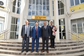  Başkan Tokat’tan okullara başarı ziyareti