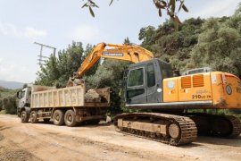 53 Yıllık Yol Yenileniyor: Karahayıt’ta Genişletme Çalışmaları Sürüyor