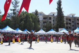 İlköğretim Haftası’nda Protokole Miniklerden Büyük İlgi