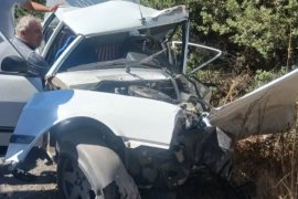 TIR ile Çarpışan Otomobil Hurdaya Döndü, 2 Yaralı