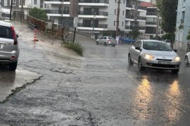 Milas Sağanak Yağışa Teslim Oldu: Trafik Durma Noktasına Geldi