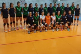 Genç ve yıldız kızlar voleybol takımları antren maçı yaptı