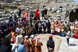 Turizm Haftası Kutlamaları Hermias ile Yunus Efsanesi Işığında Tarihi Şehirde Sona Erdi