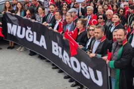 Muğla'da Avukatlar Oturma Eylemiyle Protesto Düzenledi